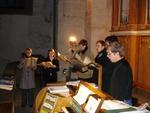 musizierende Studenten auf der Orgelempore