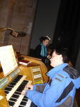 Organist und Flötistin während des Konzerts